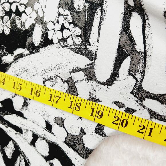 Tunic T-Shirt Size S Black White Daisy Artsy Whimsycore Minimal Soft Grunge Goth - Picture 6 of 10